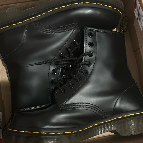 Dr. Martens classic lace up boots - Picture 1 of 5